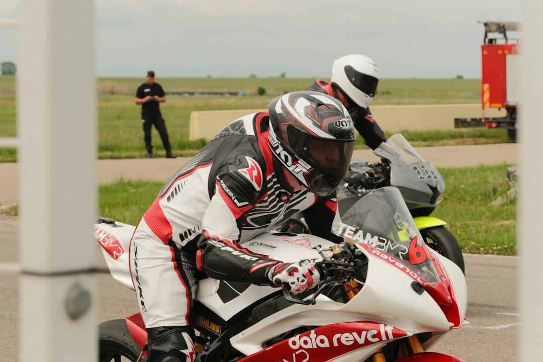 Pilotos de motociclismo en circuito